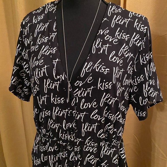 Torrid sharkbite graphic dress - Picture 2 of 6